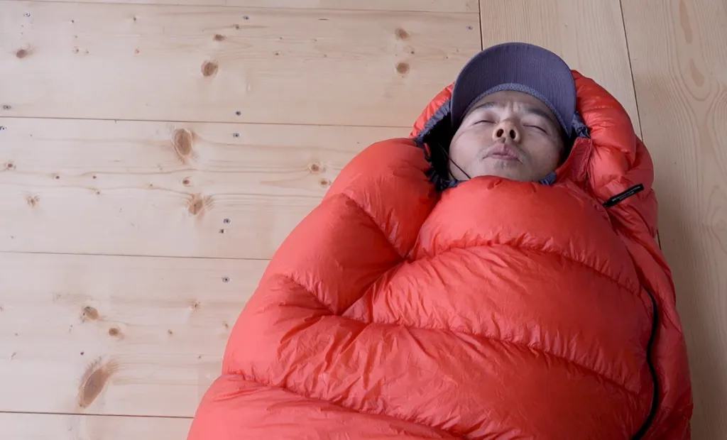 ウエスタンマウンテニアリング WESTERN MOUNTAINEERING ダウン シュラフ 560g 寝袋 寝具 軽量 3シーズンモデル キャンプ 登山 アウトドア ウエスタンマウンテニアリング WESTERN MOUNTAINEERING ダウン